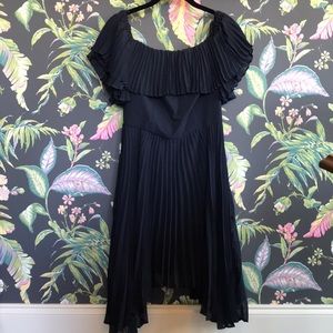 Keepsake Pleated dress navy. L